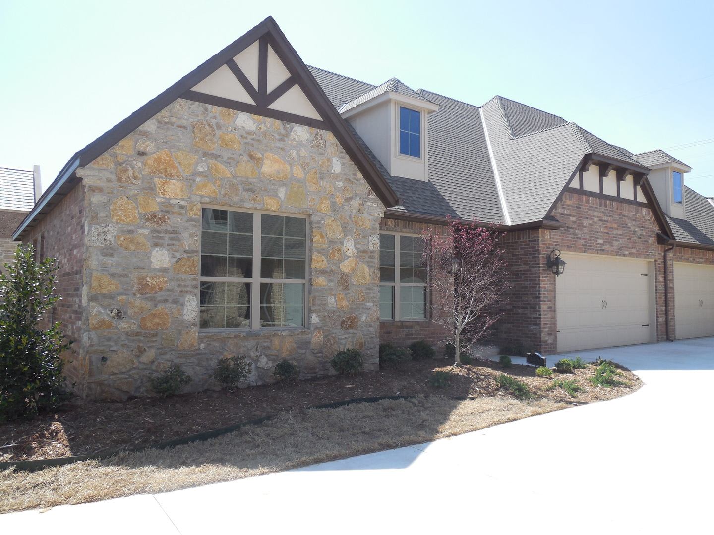 Beautiful Two Bedroom, Two Bathroom Home w/ Study for lease at The Enclave in NW Norman!! – photo 1