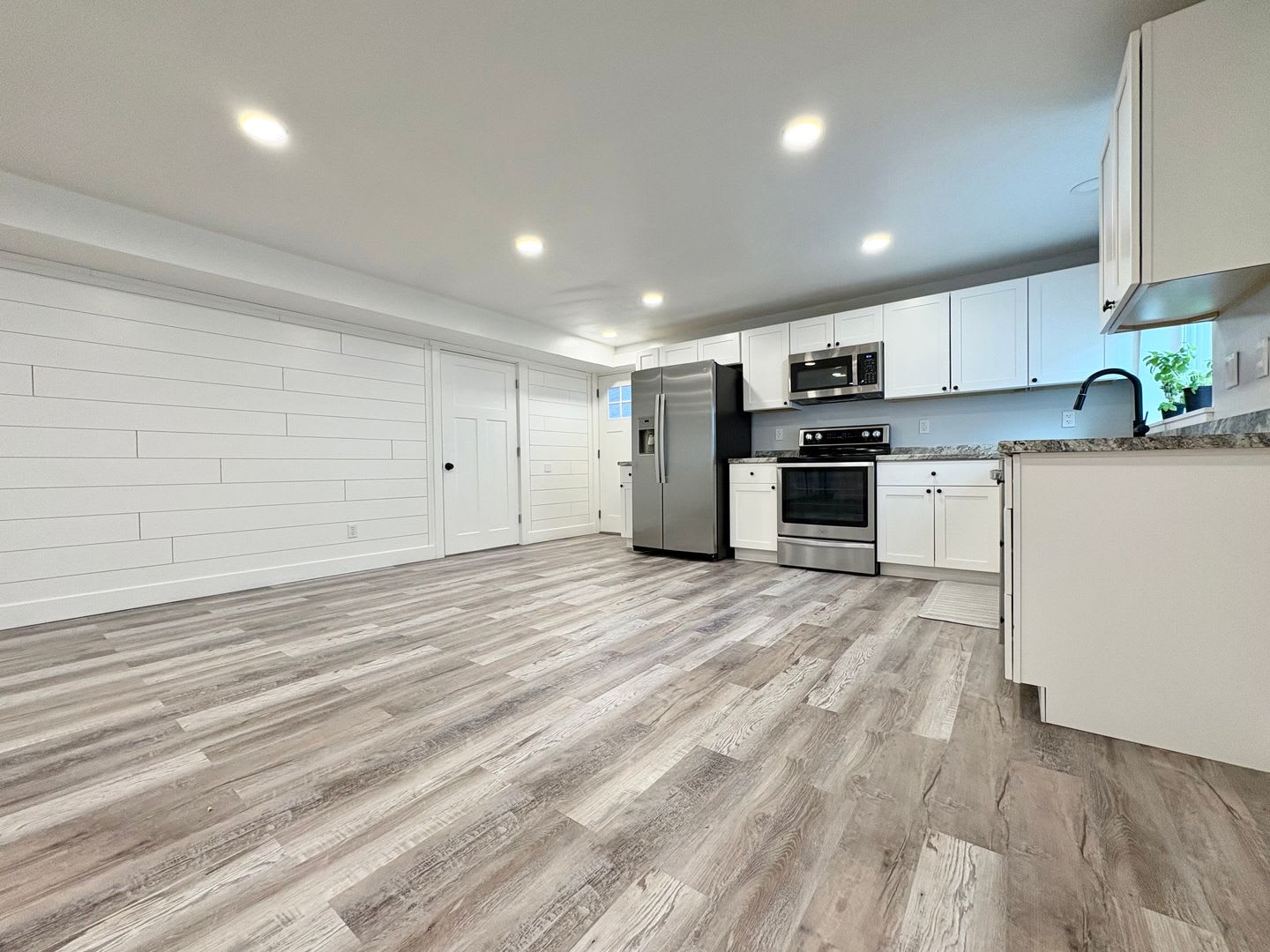 Fully Remodeled 2BR with Private Entrance, In-Unit Laundry & Parking – photo 4