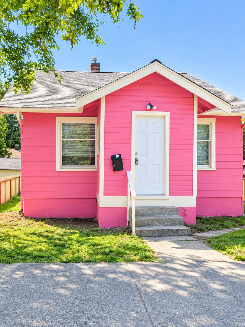 Limited-Time Offer: $25 Application Fee, Apply Today! Spacious 6 Bedroom, 2 Bathroom Home! – photo 1