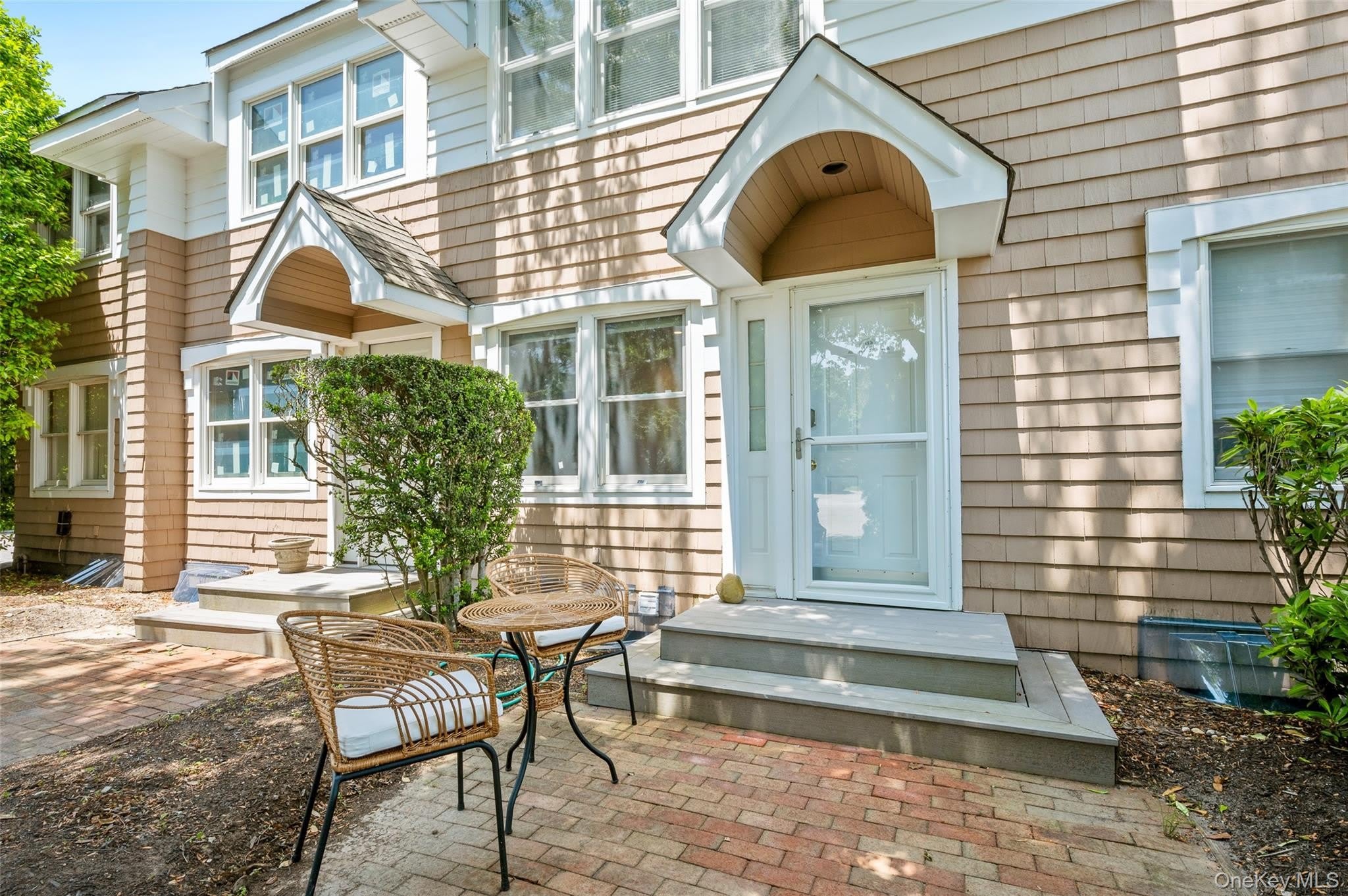 49 Canoe Place Road – photo 1