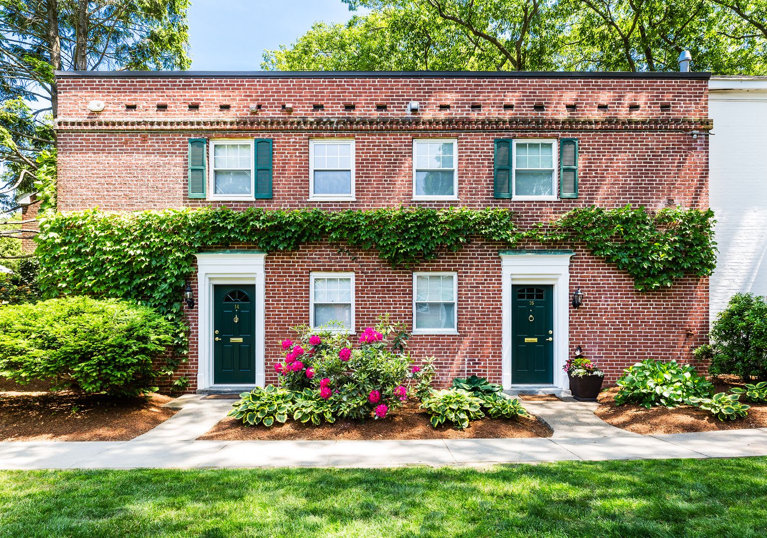 Charming 1 Bedroom-No Broker Fee – photo 1