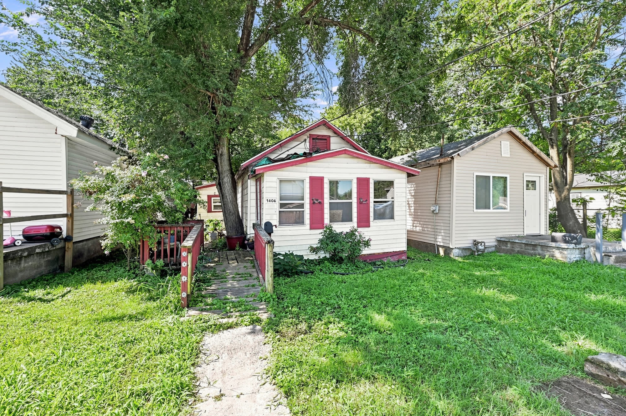 1404 Cody St – photo 2