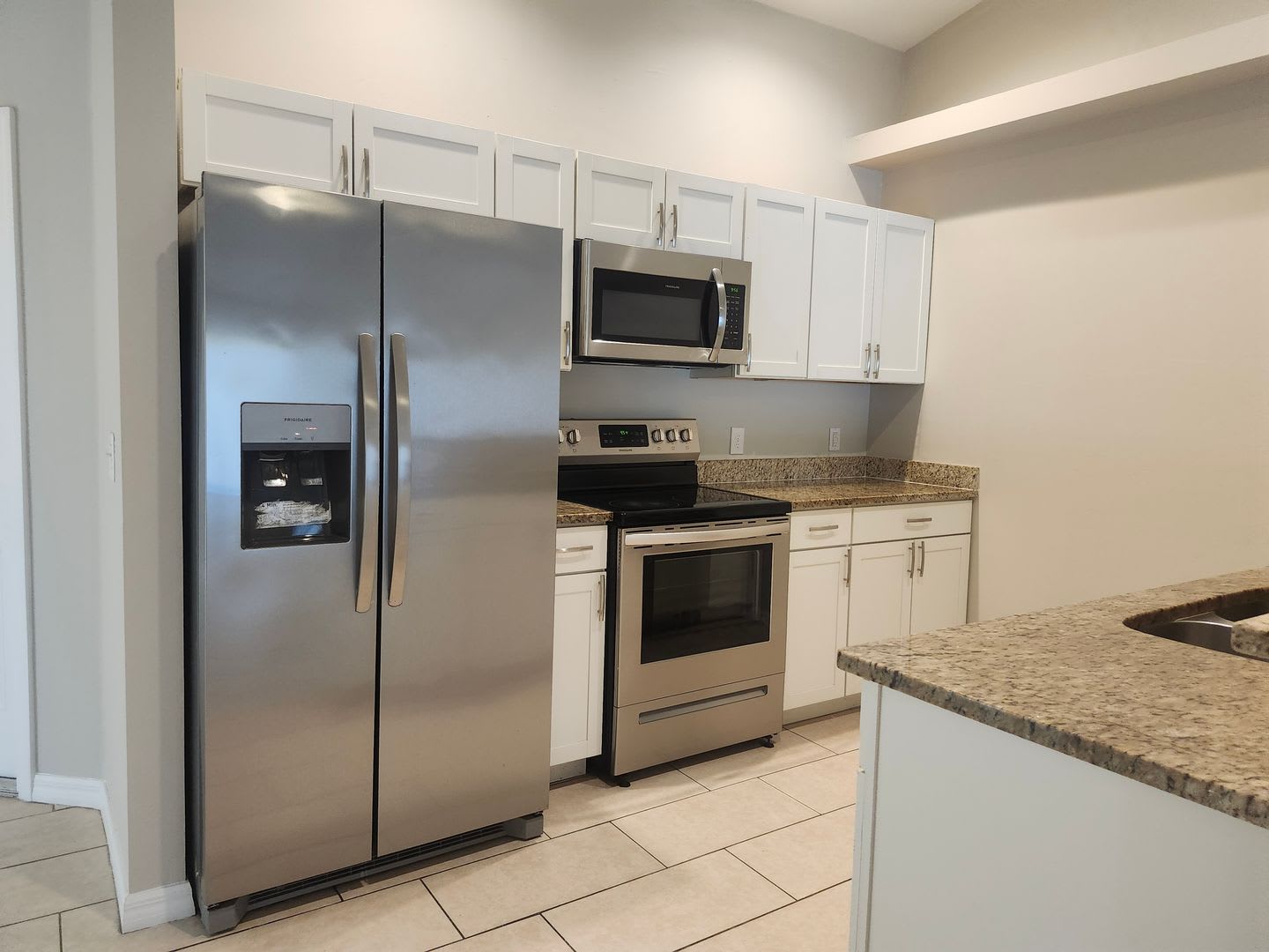 Beautiful 3 Bedroom 2 Bath Duplex with a garage and Laundry hook up – photo 4