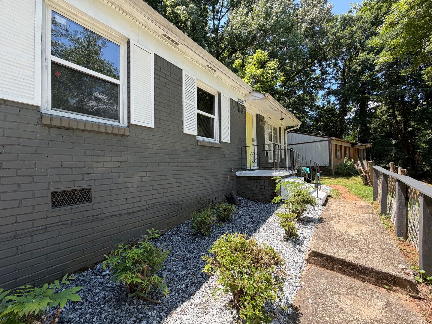 Cute House, Fenced Yard in in Thomasville Heights – photo 2