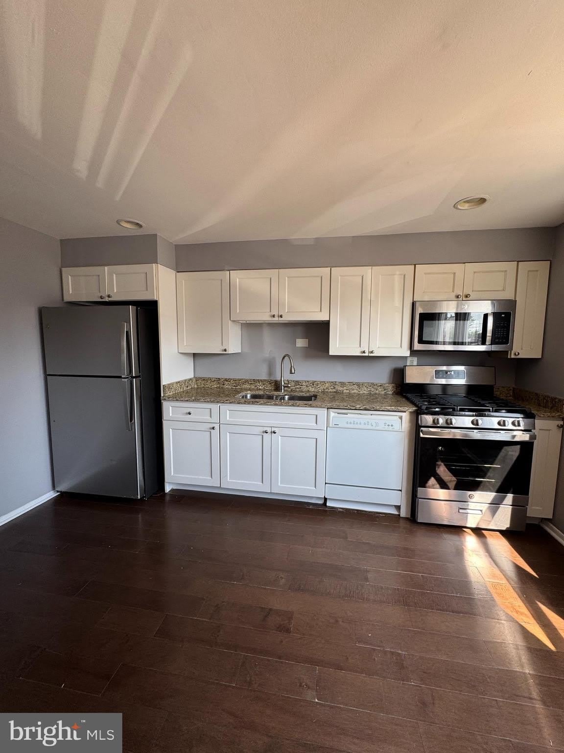 8031 WYNBROOK Road – photo 2