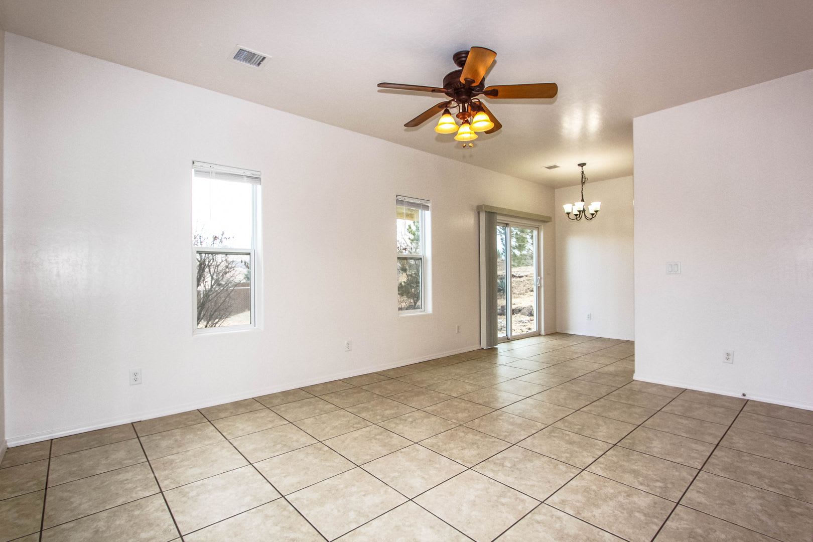 3 bedroom 2 bath home in Dewey Humboldt – photo 4