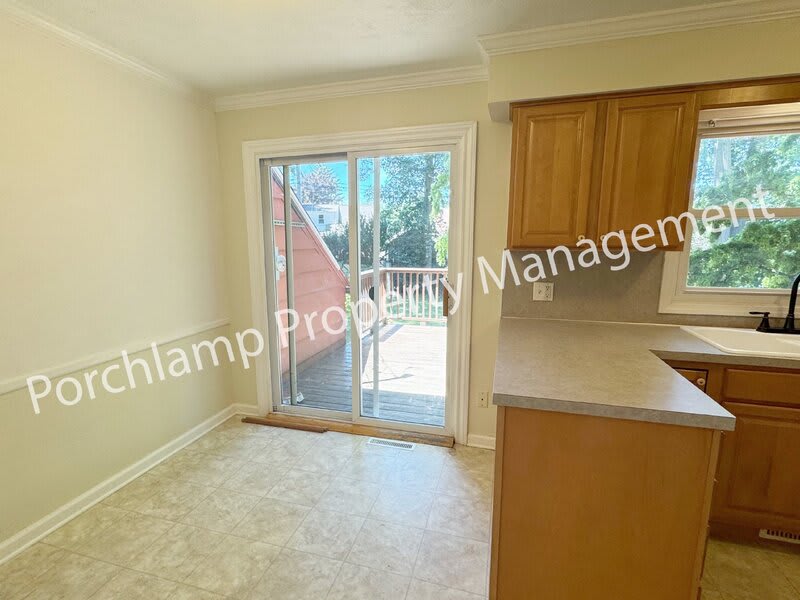 2615 Coit Avenue Northeast – photo 5