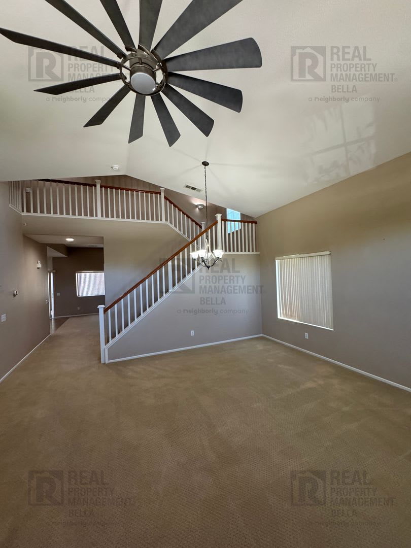 Spacious 4 Bedroom Menlo Estates Home In A Cul De Sac Downstairs Bedroom Full Bath Rv Boat Parking – photo 3