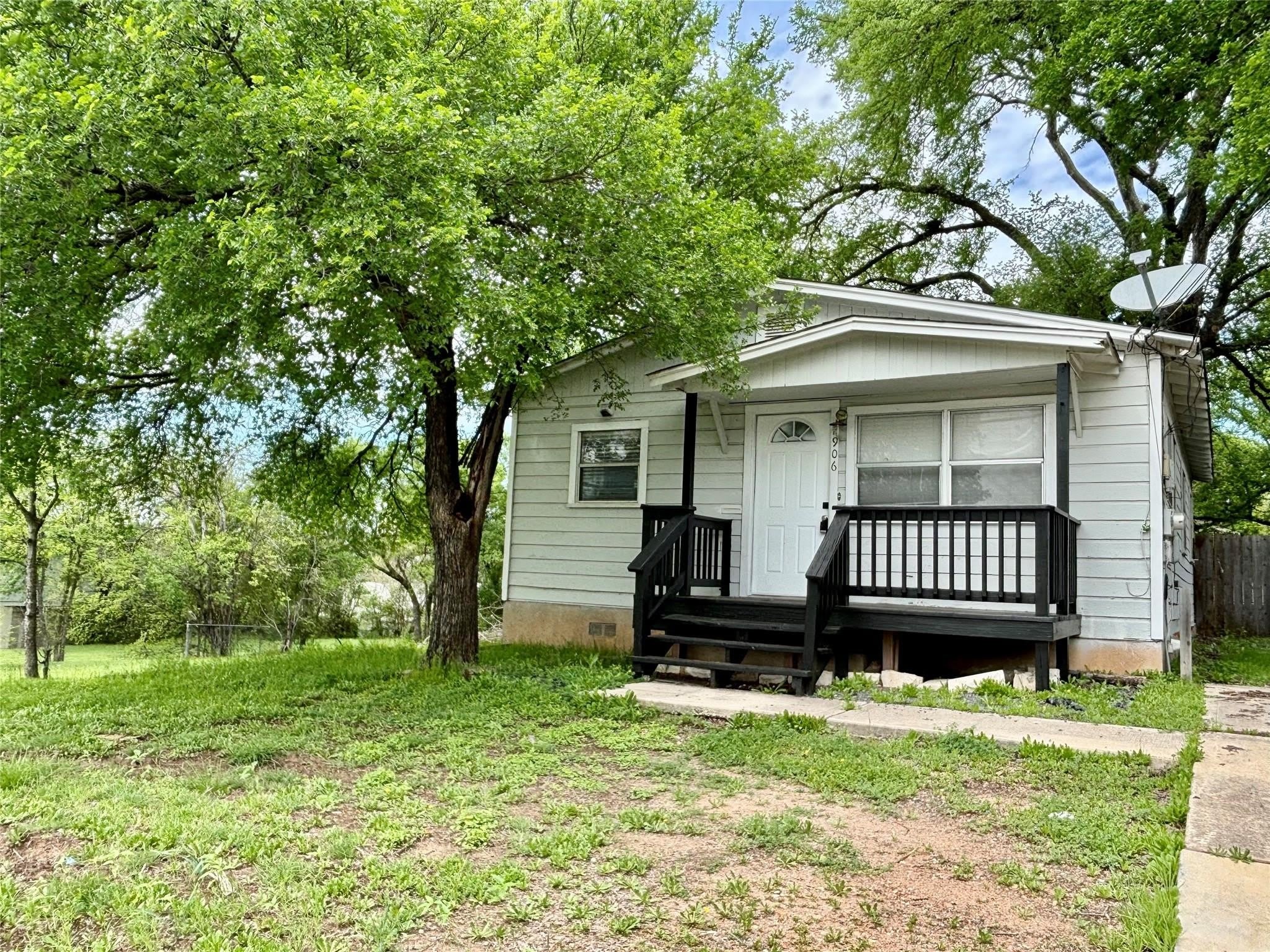 2906 E 12th ST – photo 4