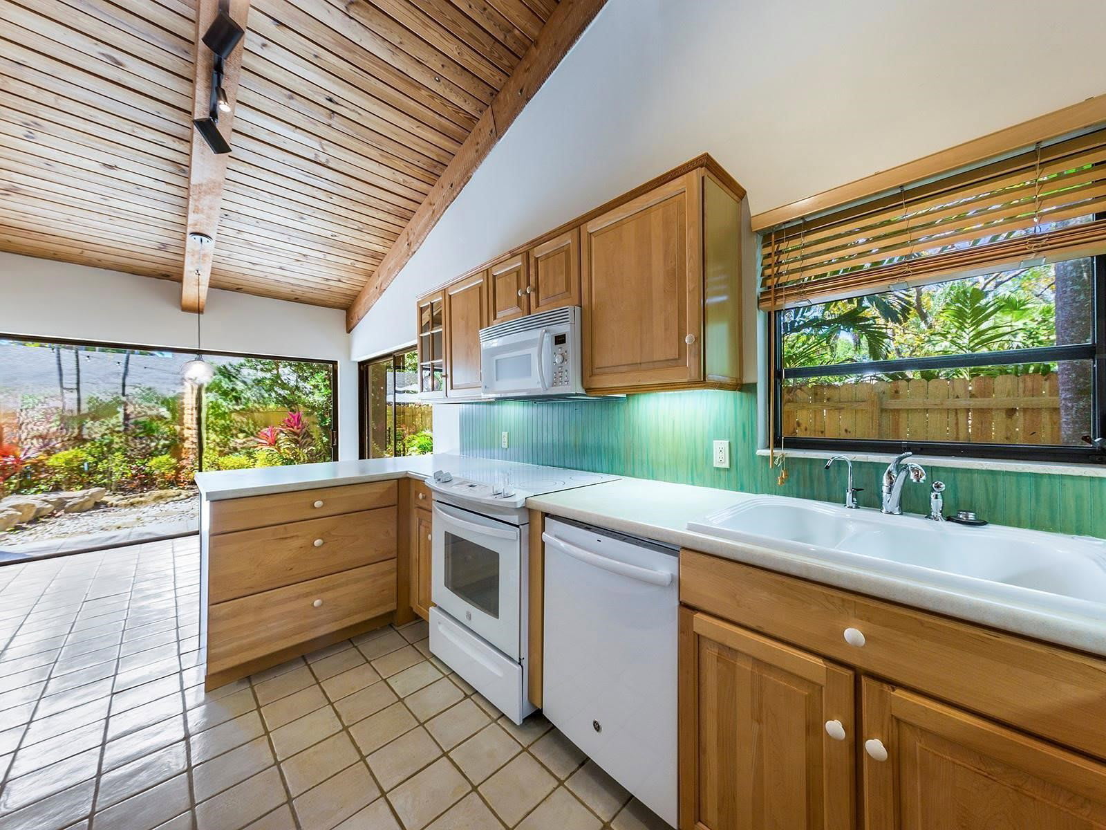 9055 Southwest 78th Court – photo 5