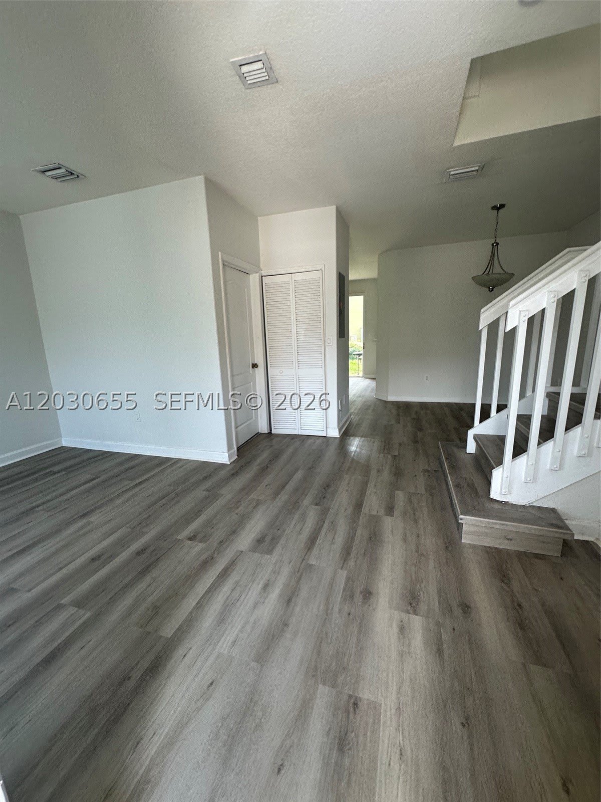 2330 SE 10th St – photo 3