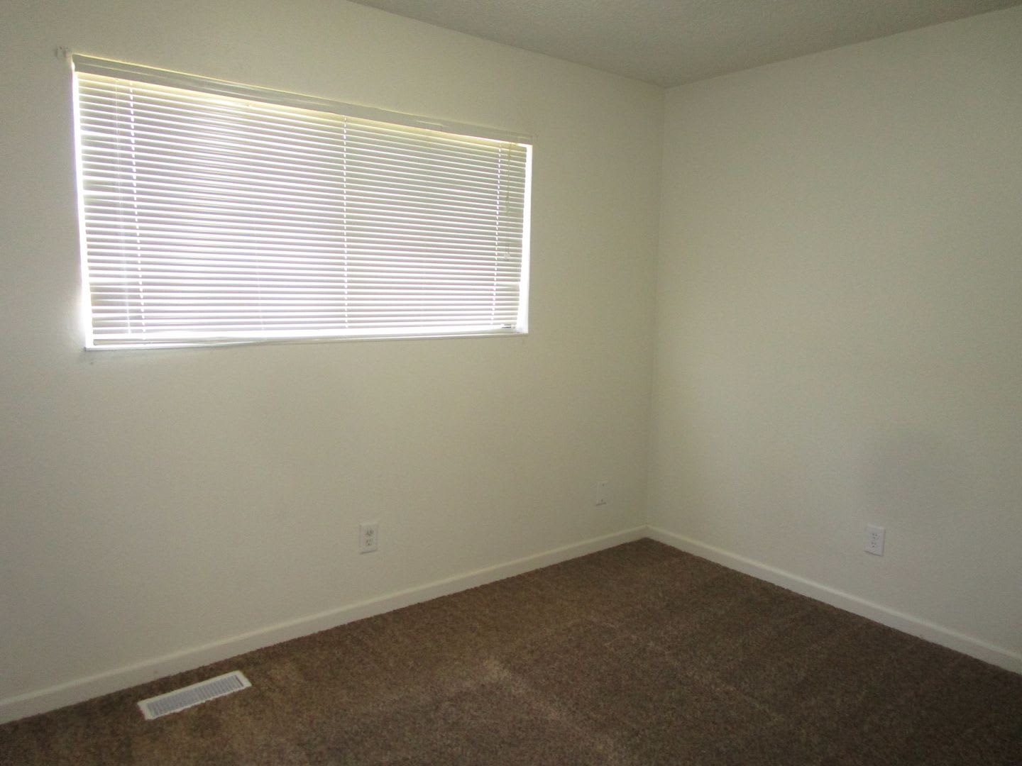 MOVE IN SPECIAL!!! Parkway Gardens Condos – photo 2