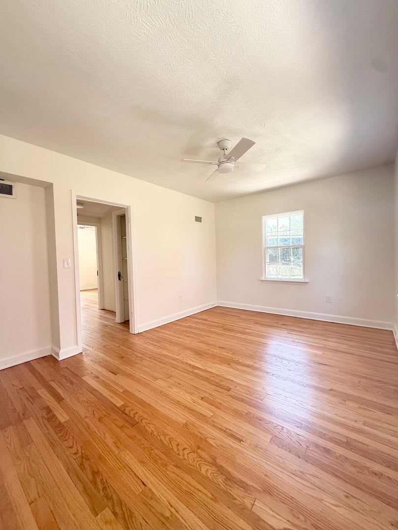 Newly Remodeled 3 Bedroom! Coming Soon! – photo 2