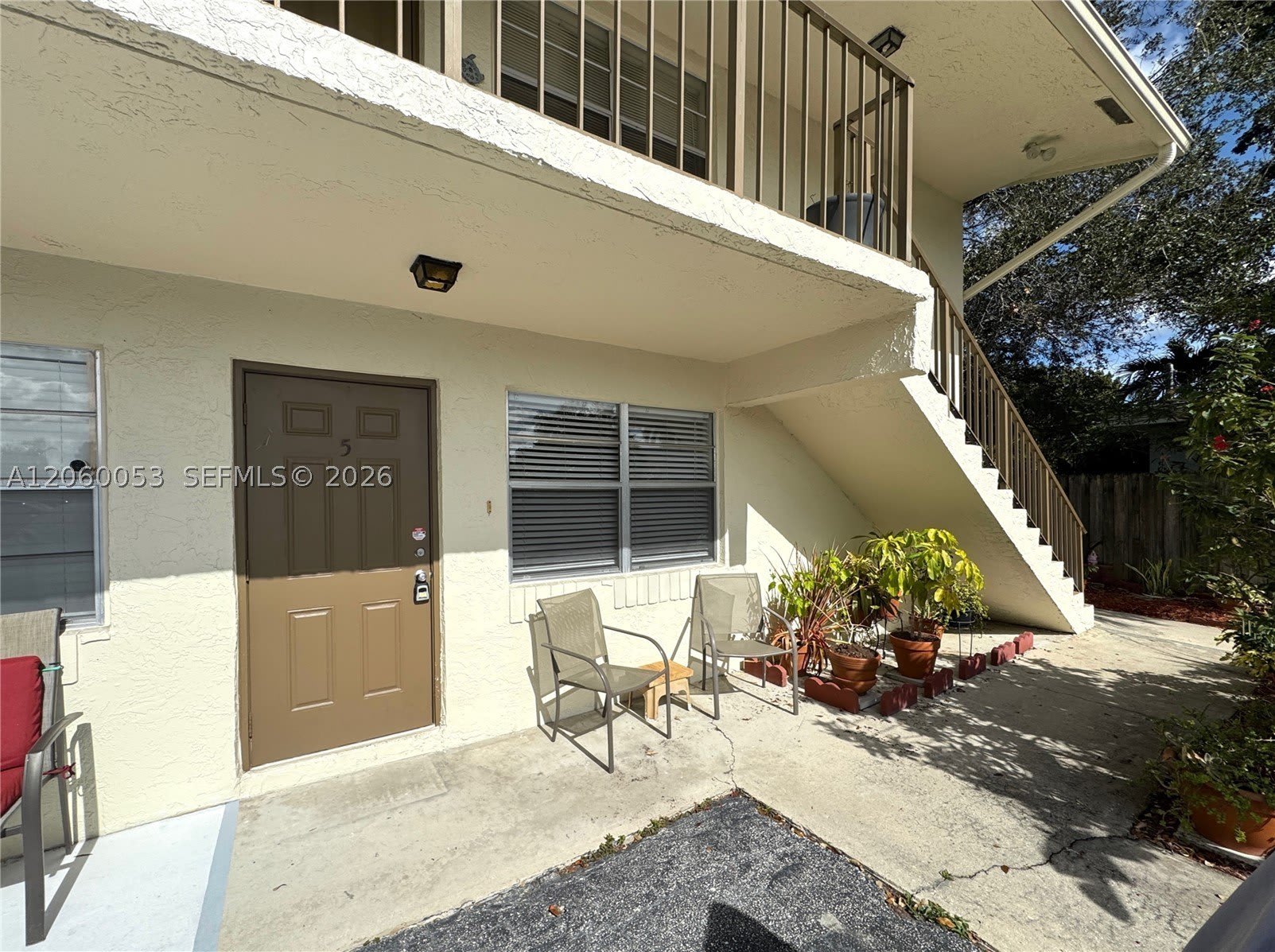 215 NW 25th St – photo 2