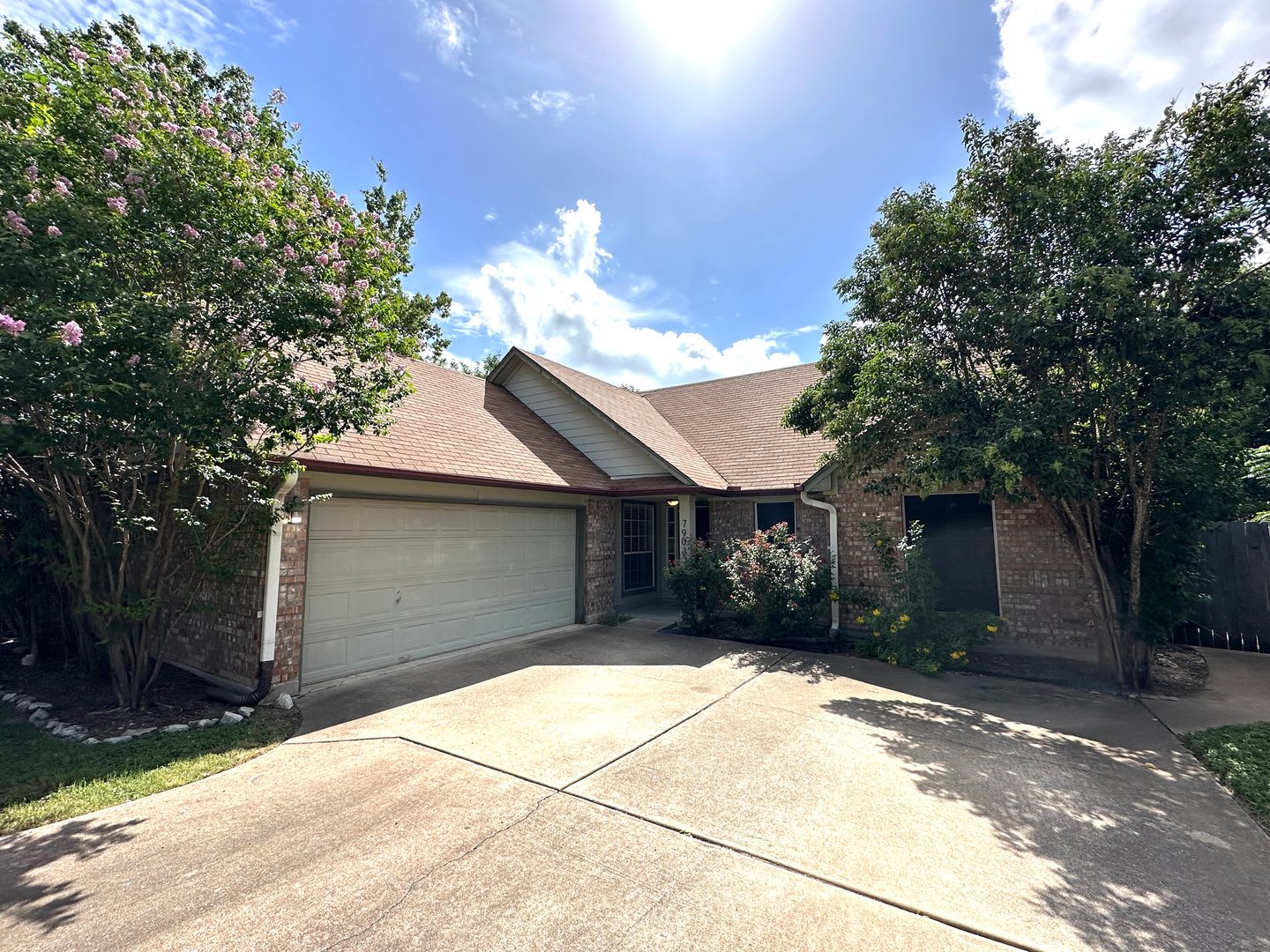 Charming Garden Style 3 Bedrooms 2 Bathroom Single Family Home For Rent In South Austin Cul De Sac Lot – photo 2