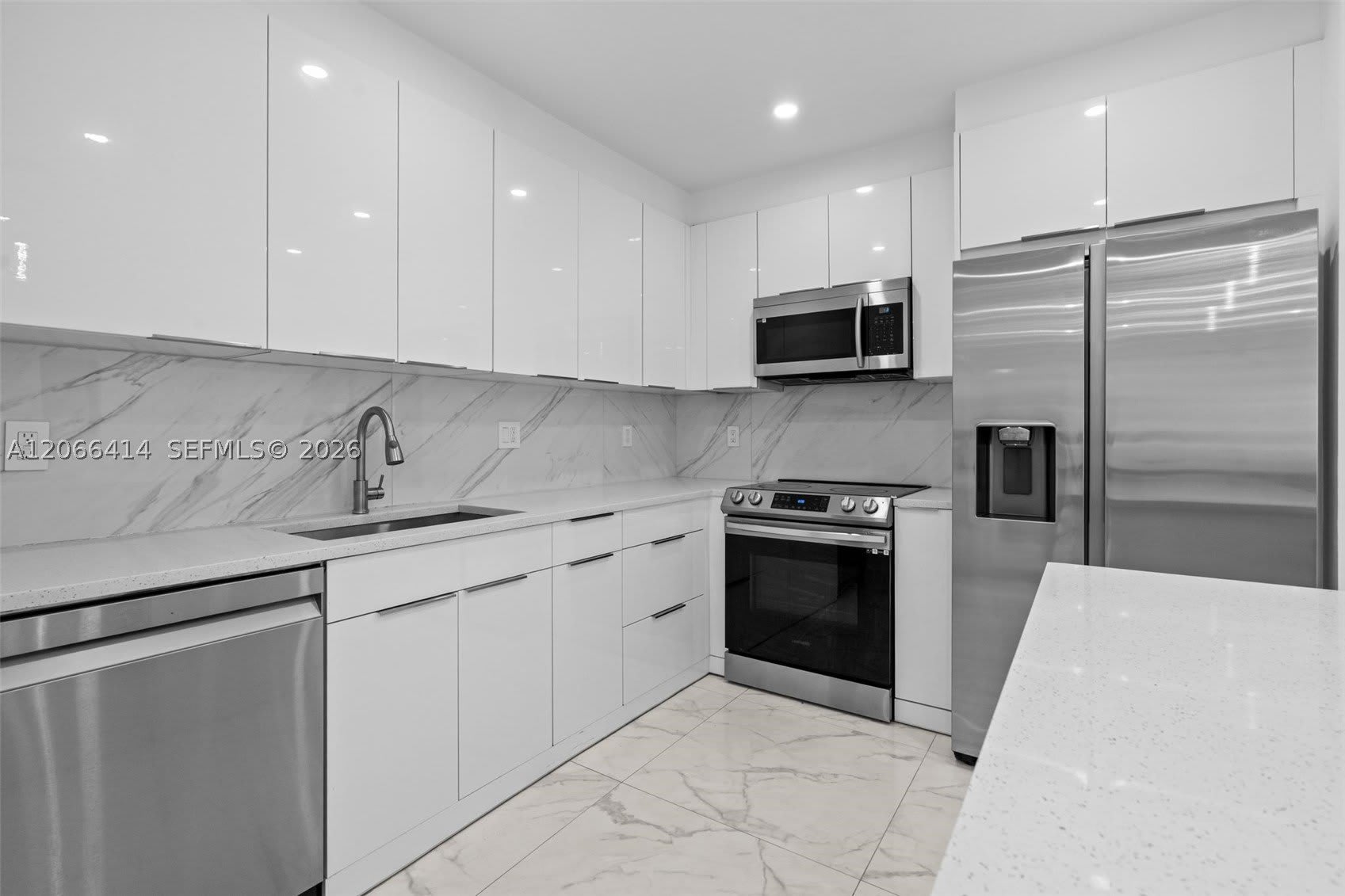 669 NW 15th Ave – photo 3