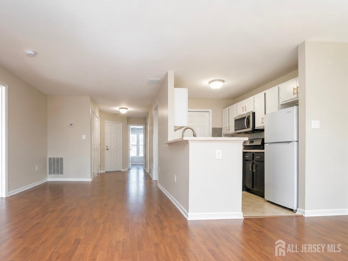 7302 elm Court – photo 3