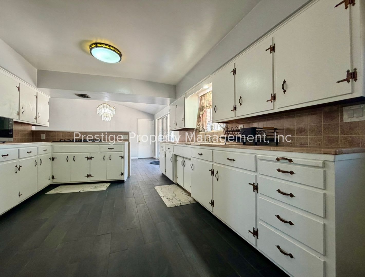 3 Bed 2 Bath Beauty Close To Ua – photo 5