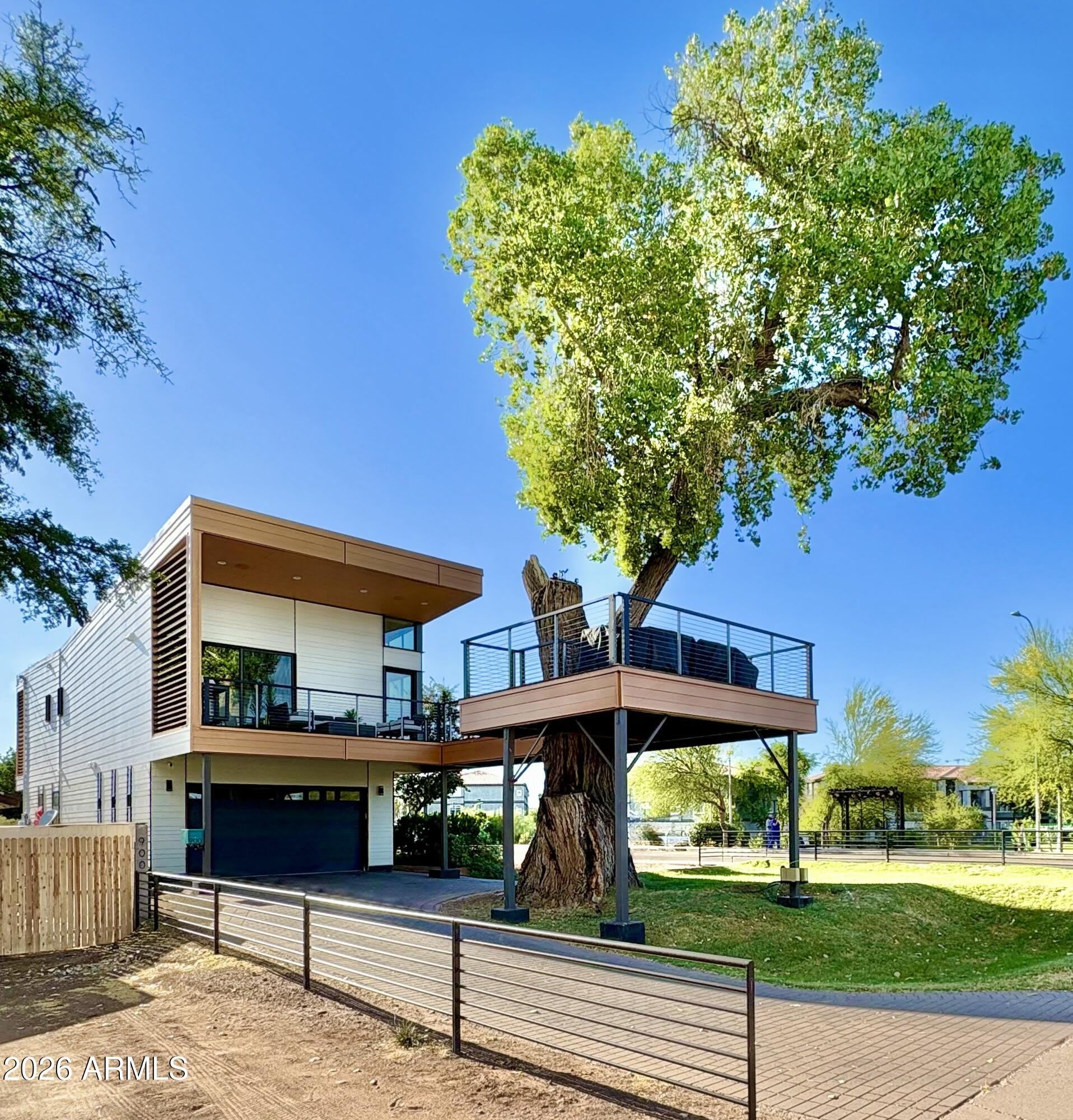 900 S UNA Avenue – photo 3