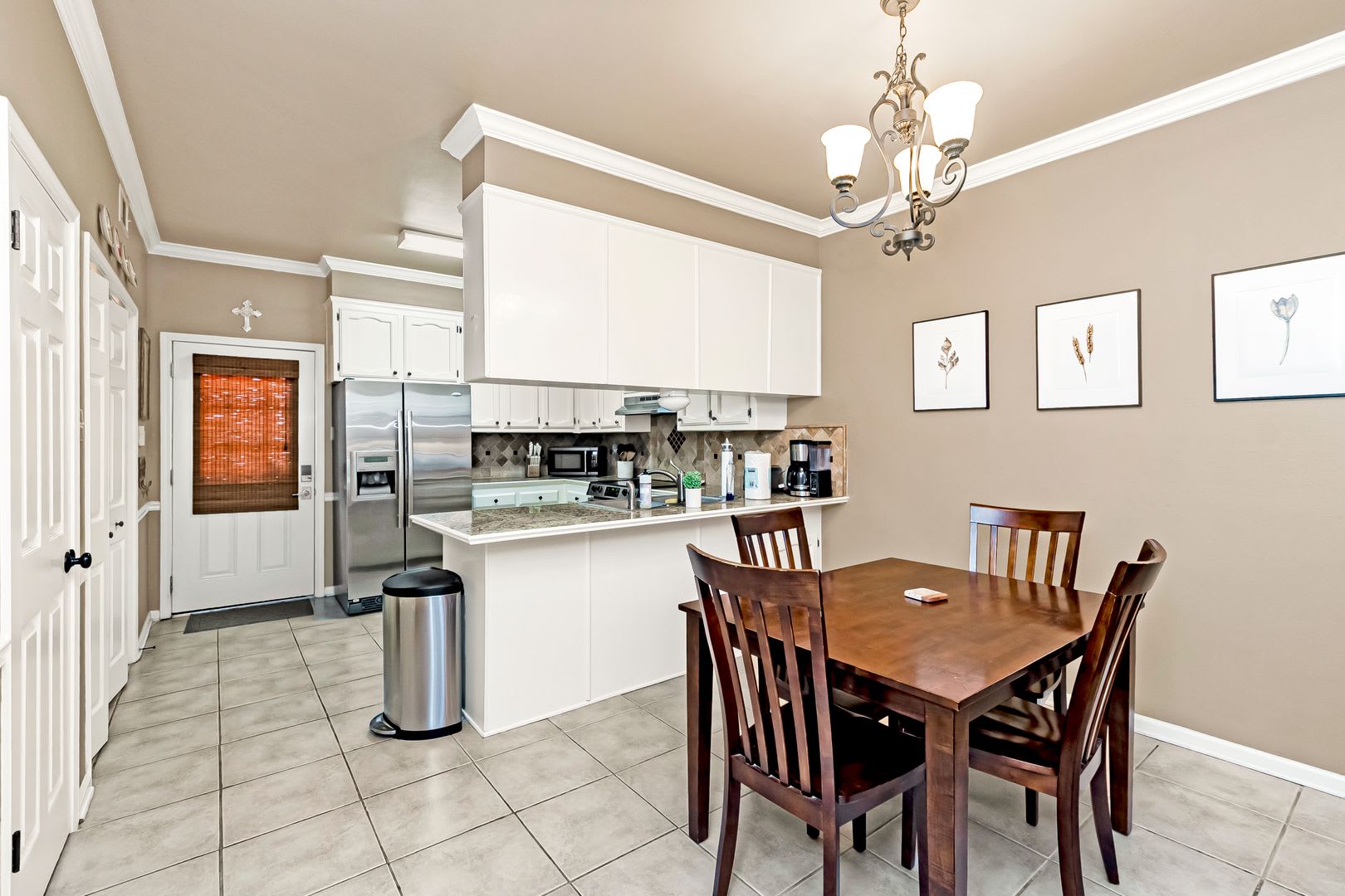 2 Bedroom Furnished Townhome Off Jefferson Hwy All Utilities Included Community Pool Long Term Rental – photo 4