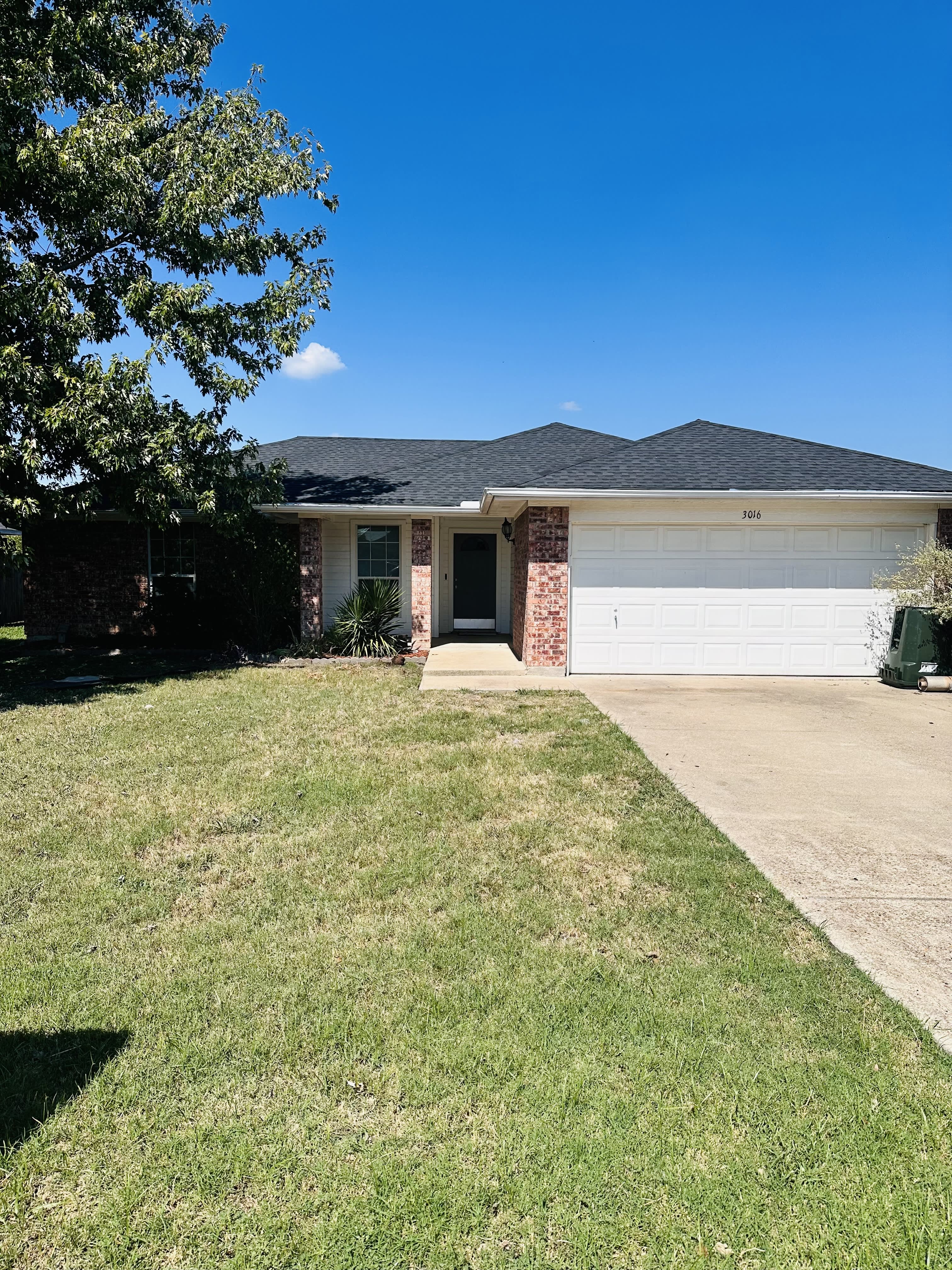 3016 Hillsdale Ave – photo 1