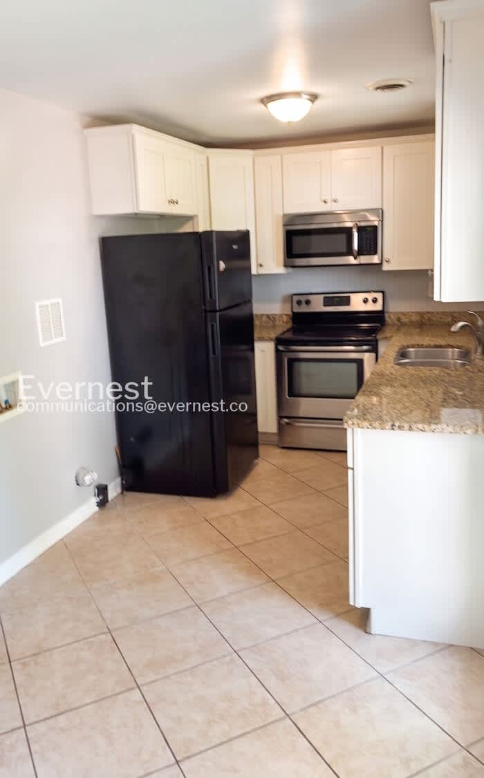 1252 West Moore Street – photo 4