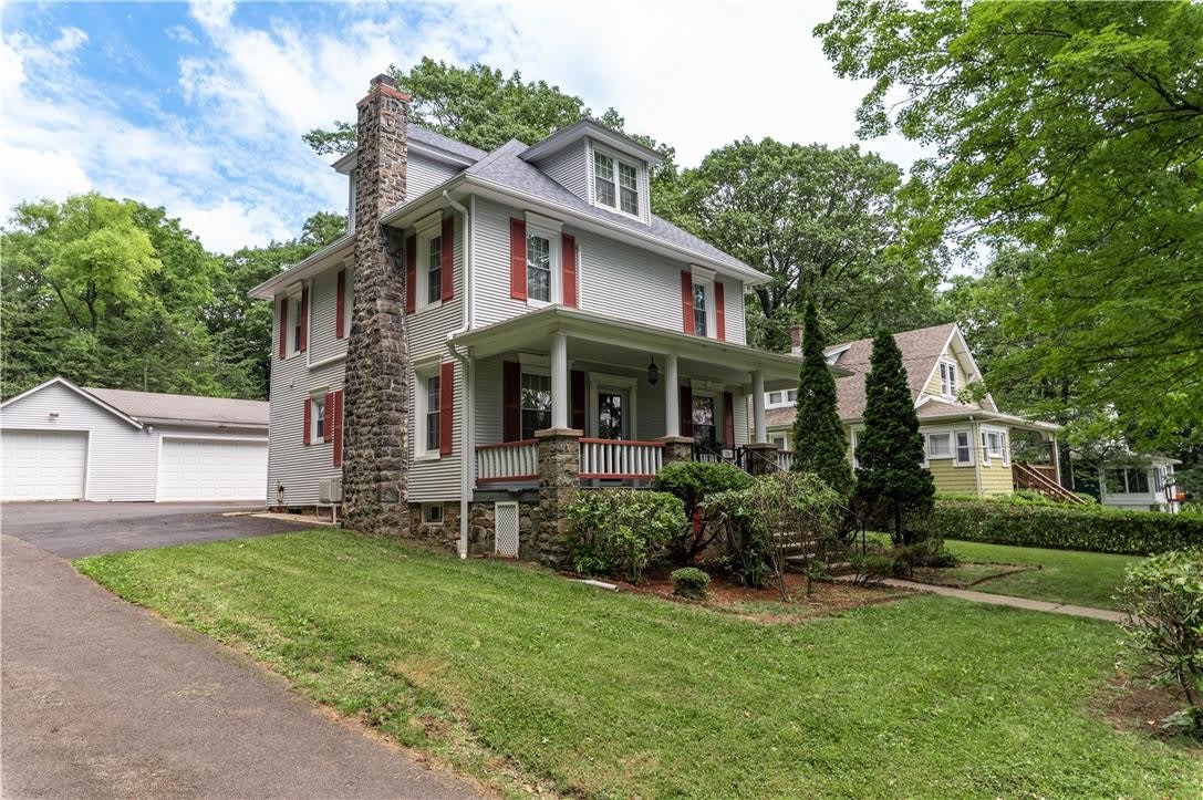 26 Center Ave – photo 2