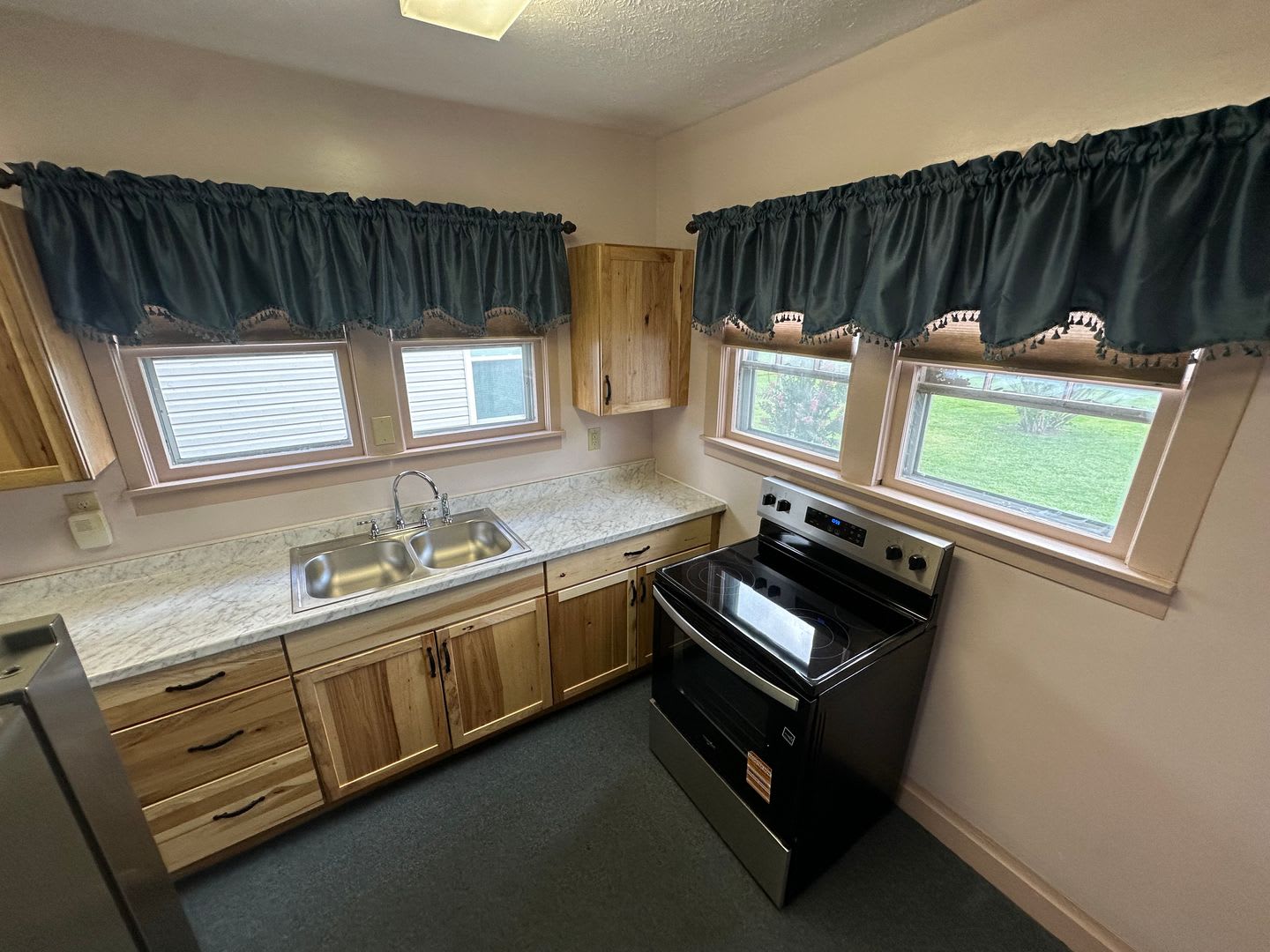 Spacious 3 Bedroom 1.5 Bath Two-Story Home – photo 1