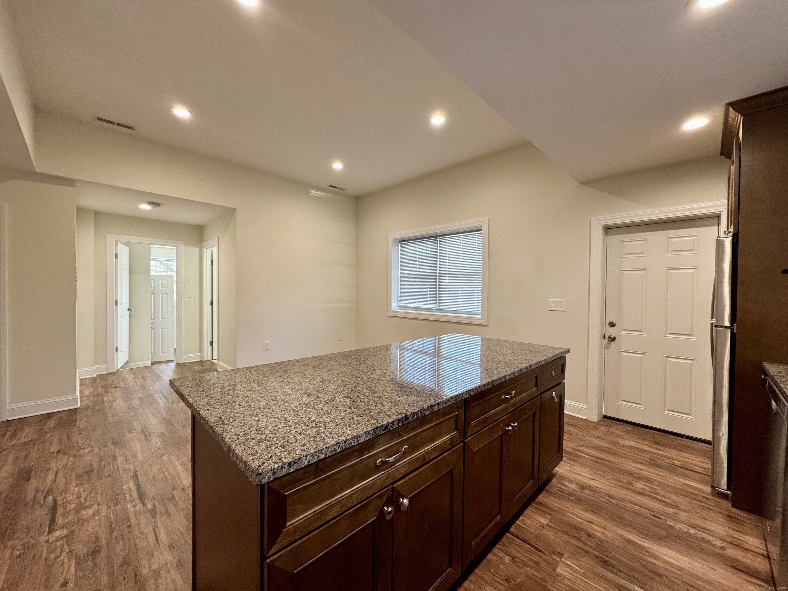 950 Lindley Street – photo 5