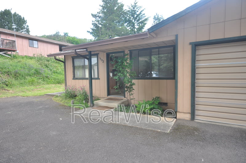 1132 NE Barager Ave – photo 1
