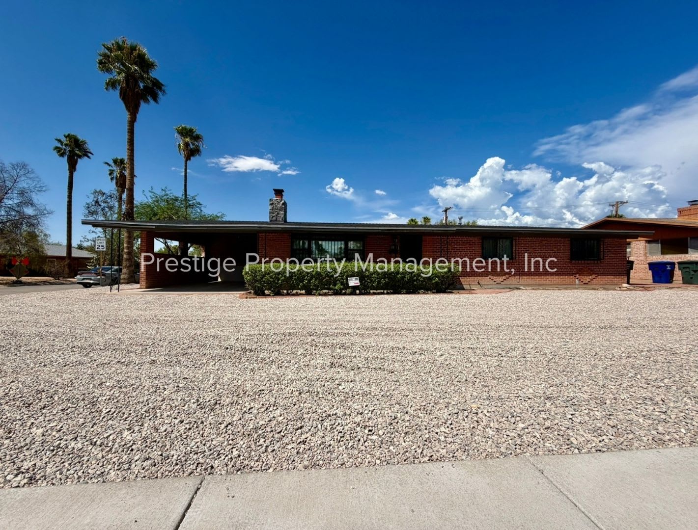 3 Bed 2 Bath Beauty Close To Ua – photo 1