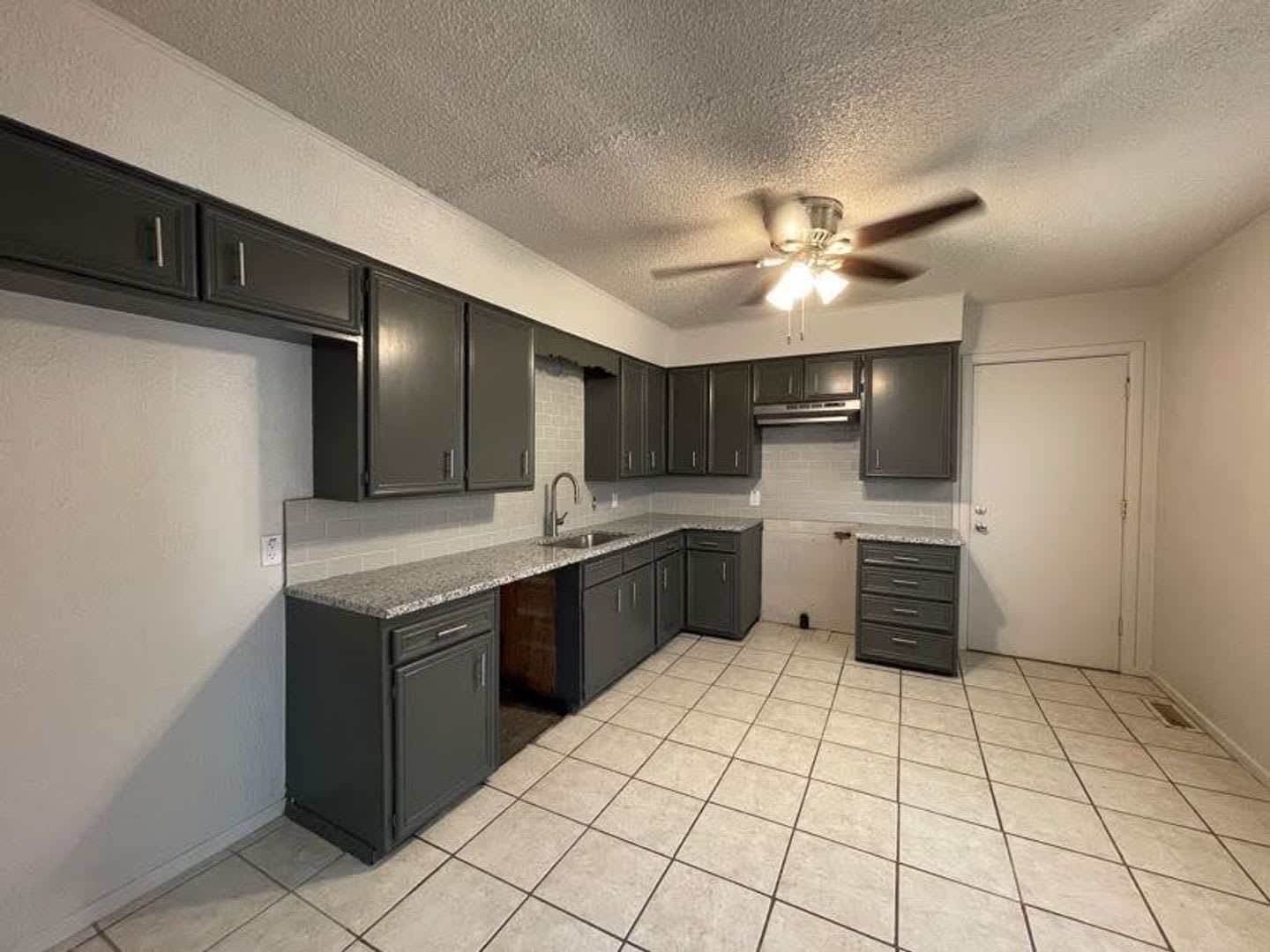 Style Meets Substance—Newly Renovated 3BR/2BA in Lamesa – photo 4