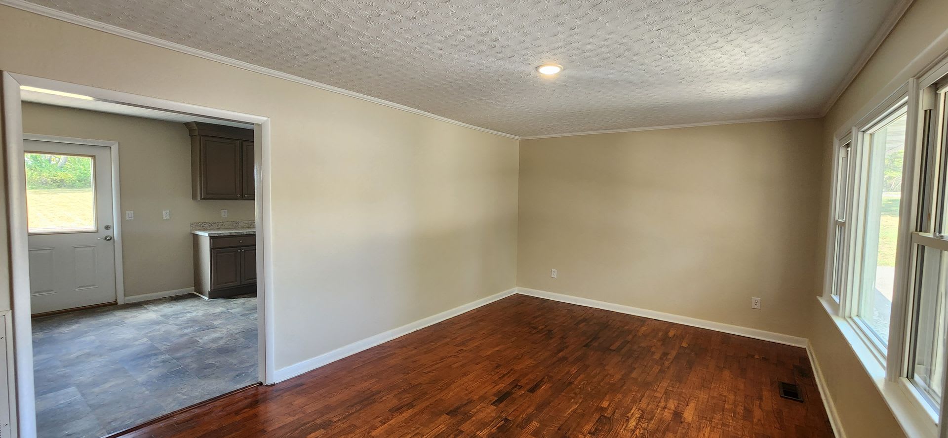 Right In The Heart Of Crossville Complete Remodel Available For 1 Year Lease 3 Bedroom 2 Bath Bonus Room – photo 4