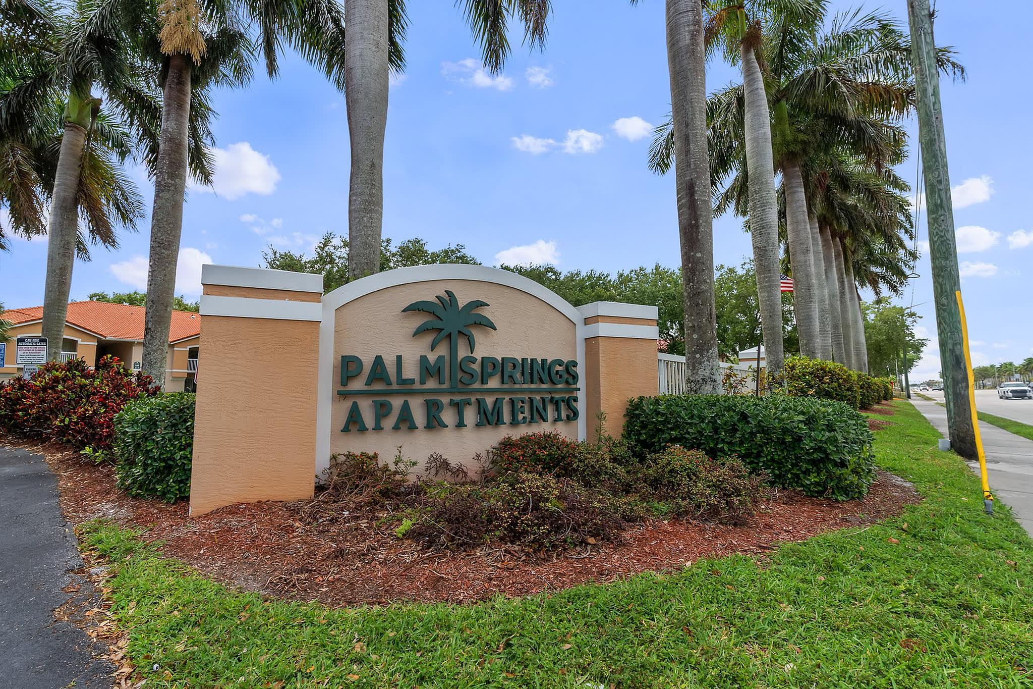Palm Springs Apartments – photo 5
