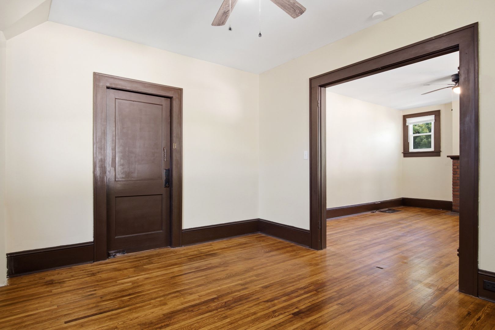 Recently Renovated 3 Bedroom Craftsman Pet Friendly – photo 5