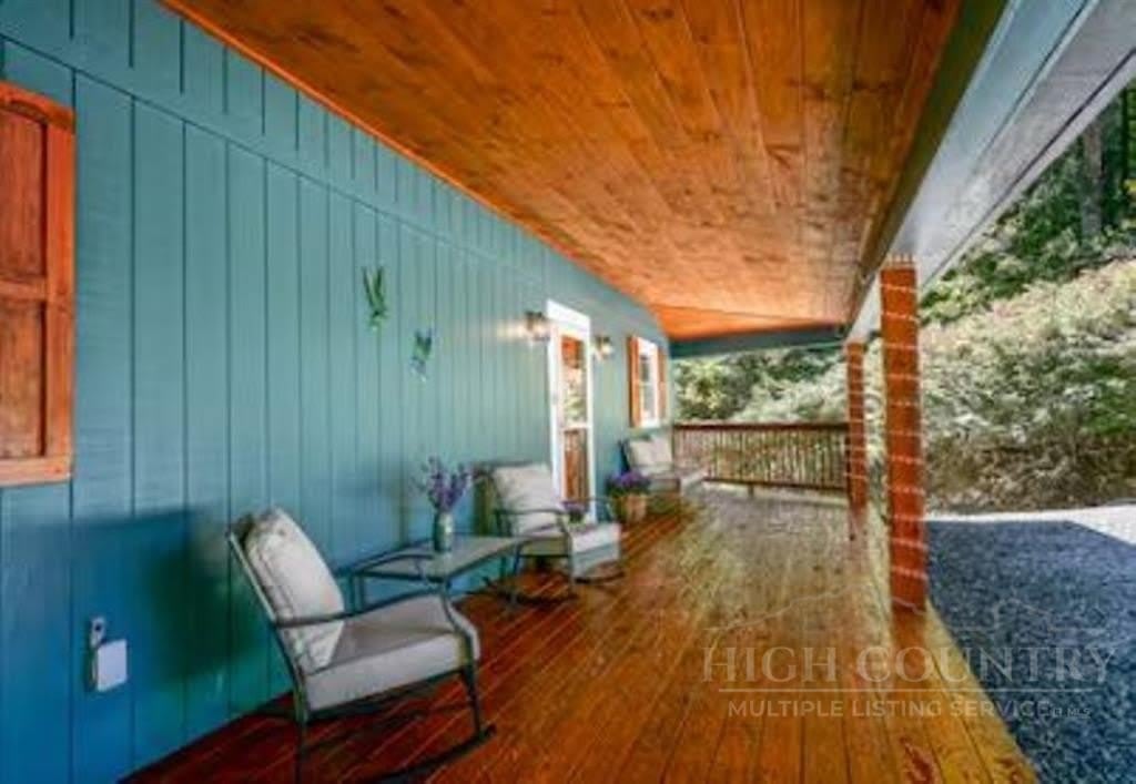 623 Wintergreen Drive – photo 2