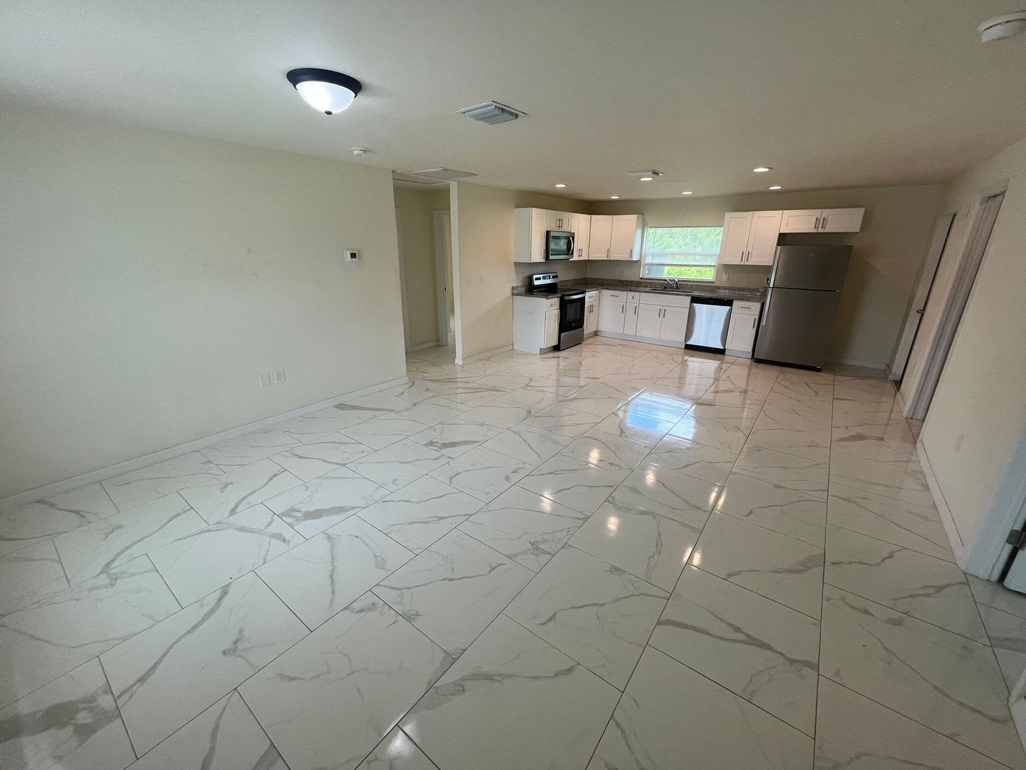 3br 2ba Single Family home in a Great Location! – photo 3
