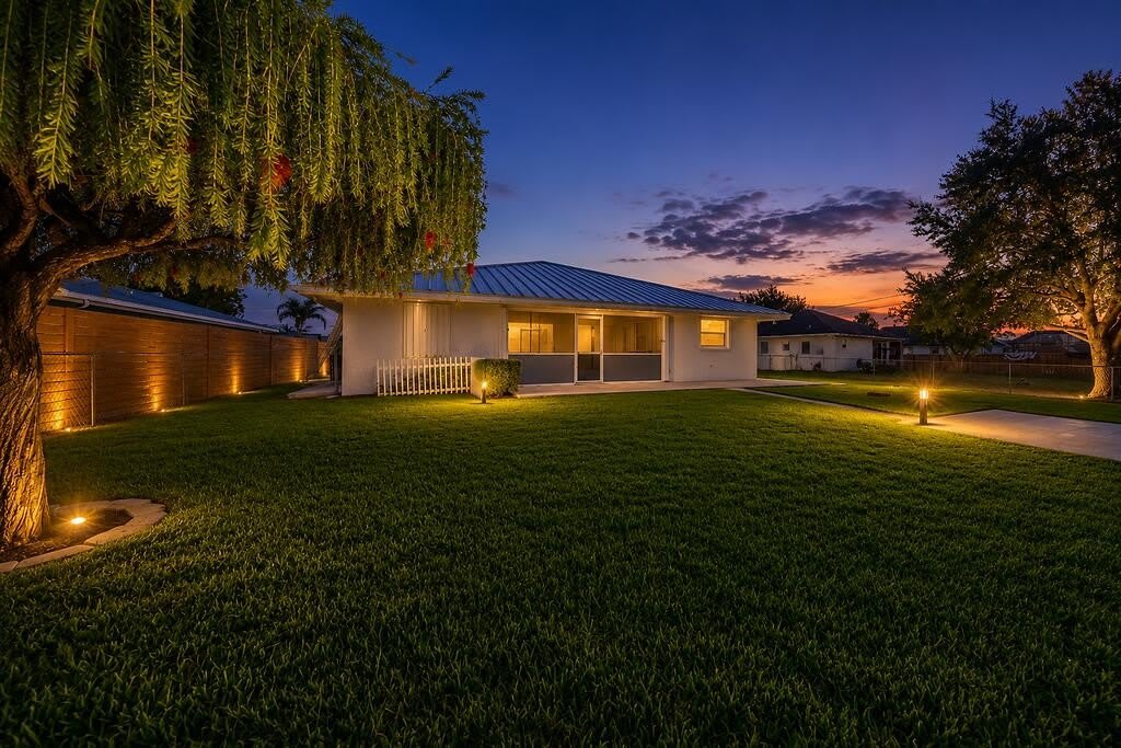 651 SE DEGAN Drive – photo 4
