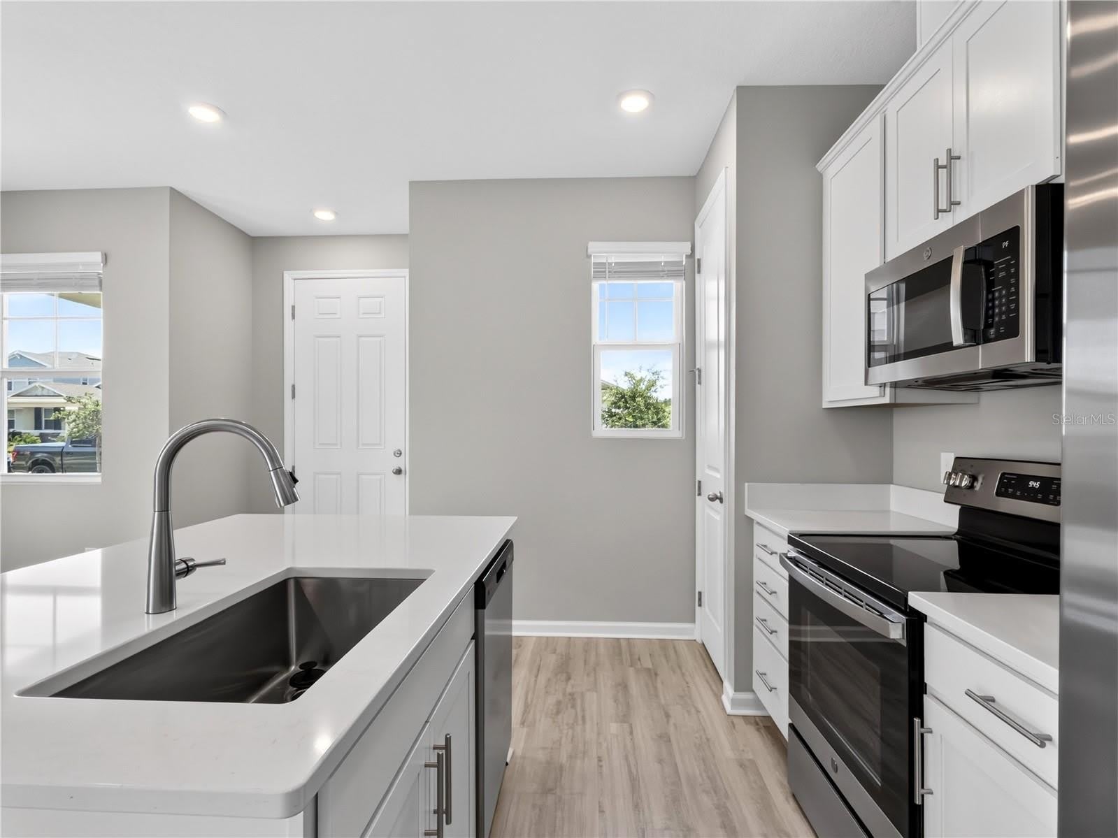 1465 AXEL GRAESON Avenue – photo 4