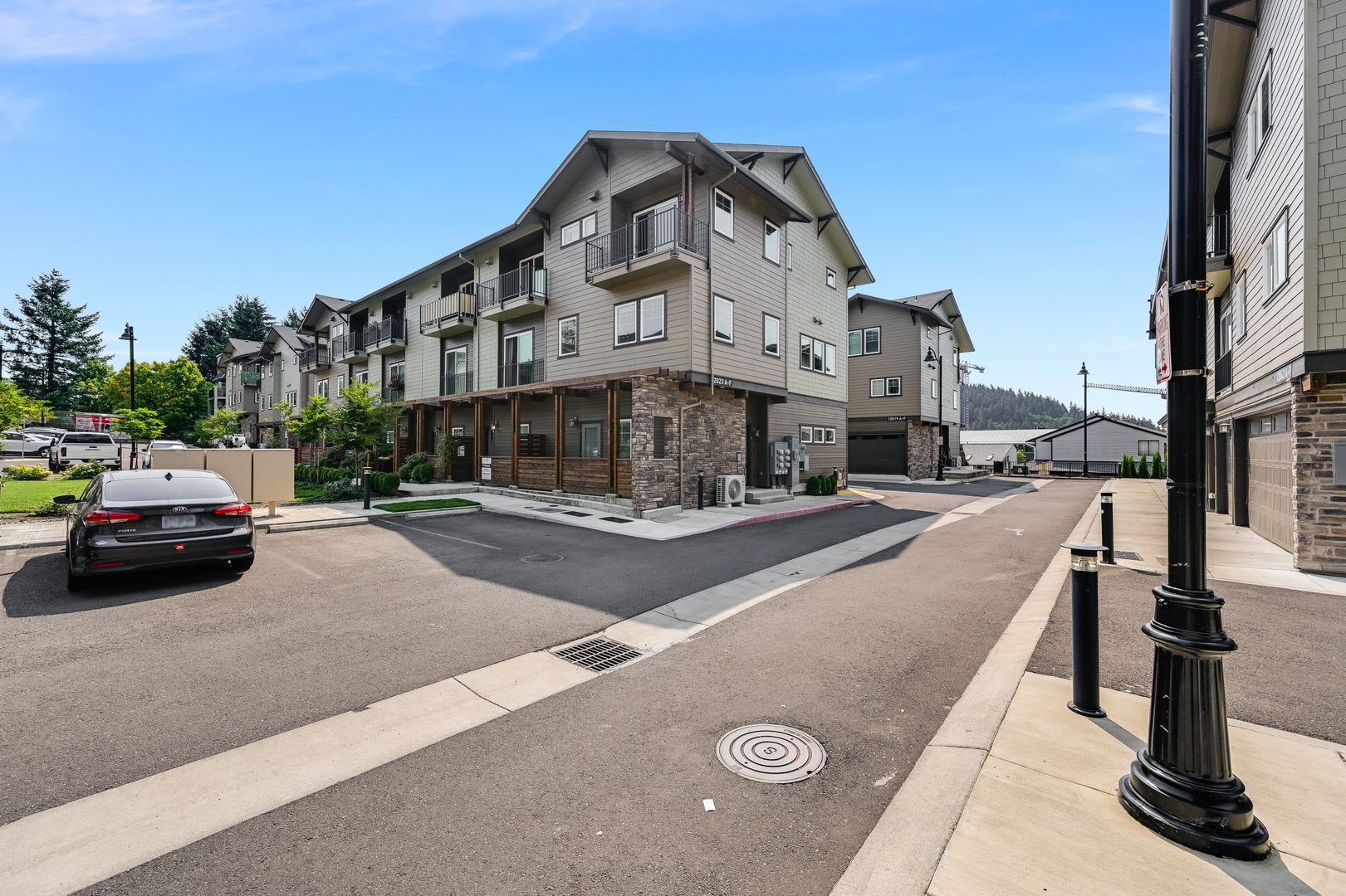 Spacious 3-Bed, 3.5-Bath Townhome in Happy Valley with Attached Garage! – photo 1