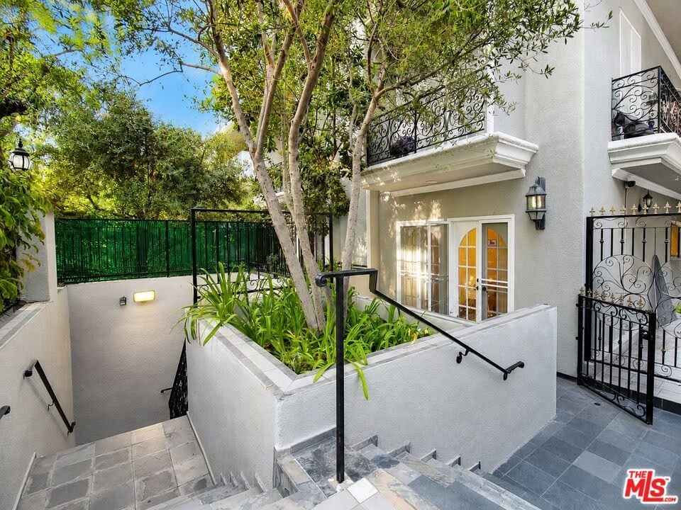 342 N Palm Dr – photo 3