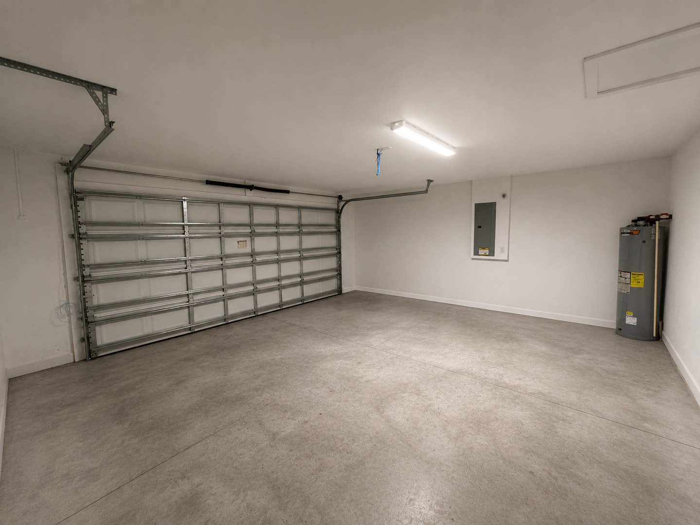 Spacious 3BR/2BA Home w/ Vaulted Ceilings &amp; Granite Countertops! – photo 5