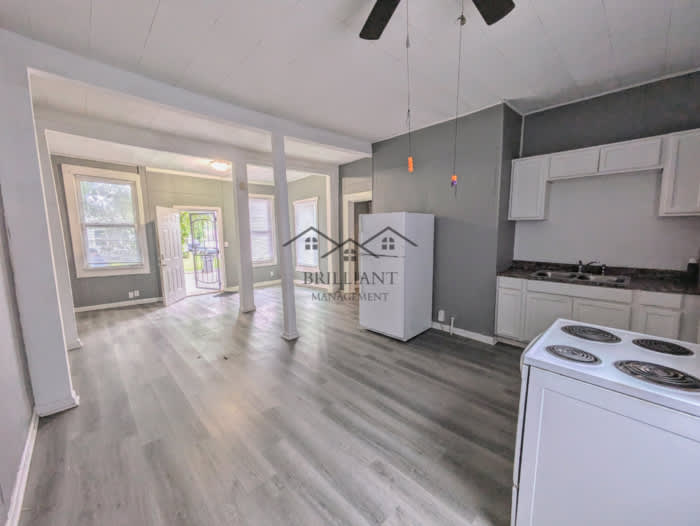 2239 East 34th Street – photo 2