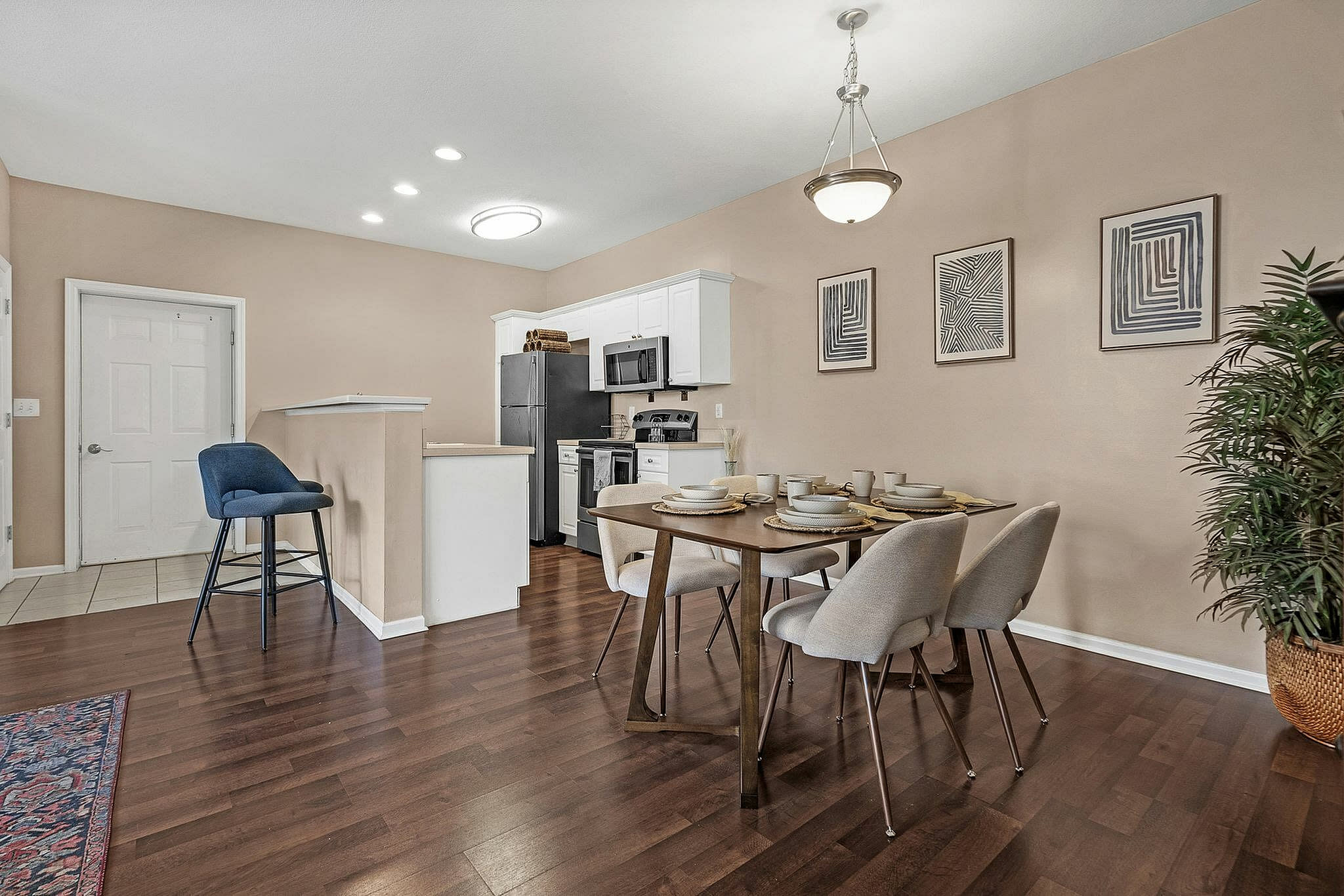 Marble Cliff Commons – photo 2