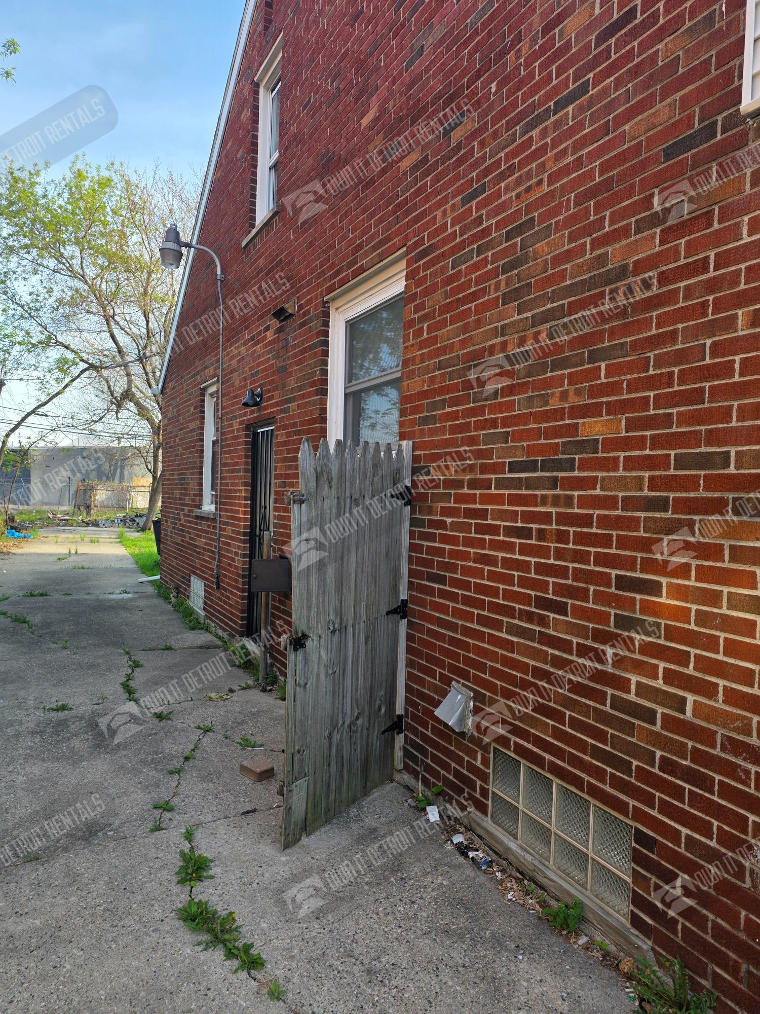 11781 Kilbourne St – photo 2