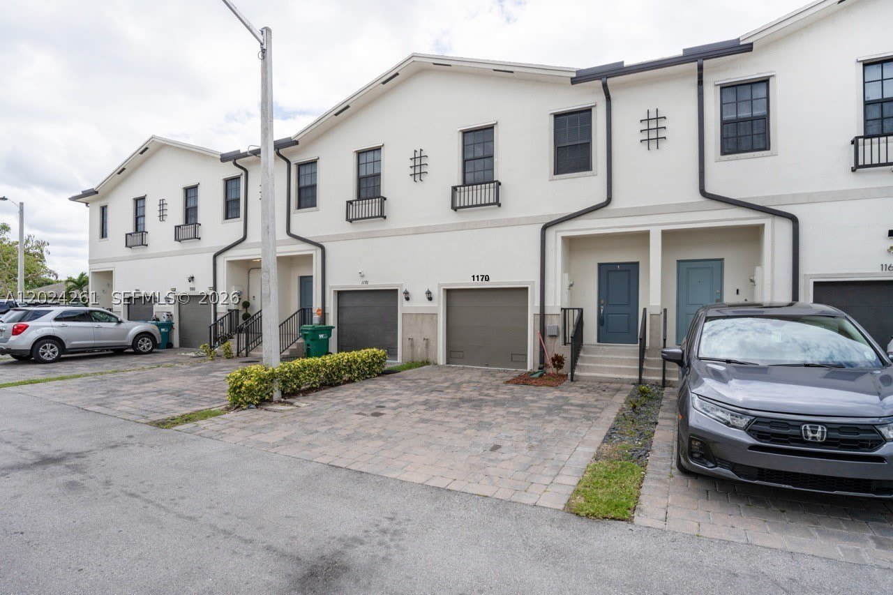 1170 SW 7th Ct – photo 3