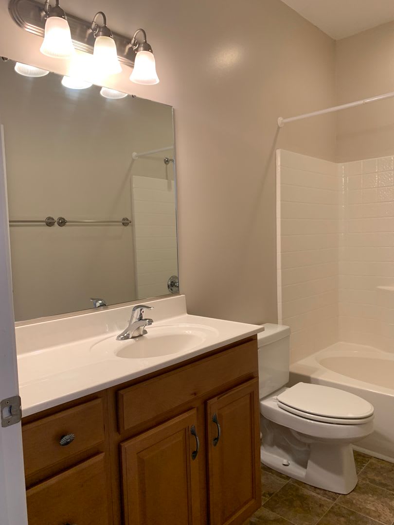 2 Bedroom 2 Bath Townhouse – photo 2