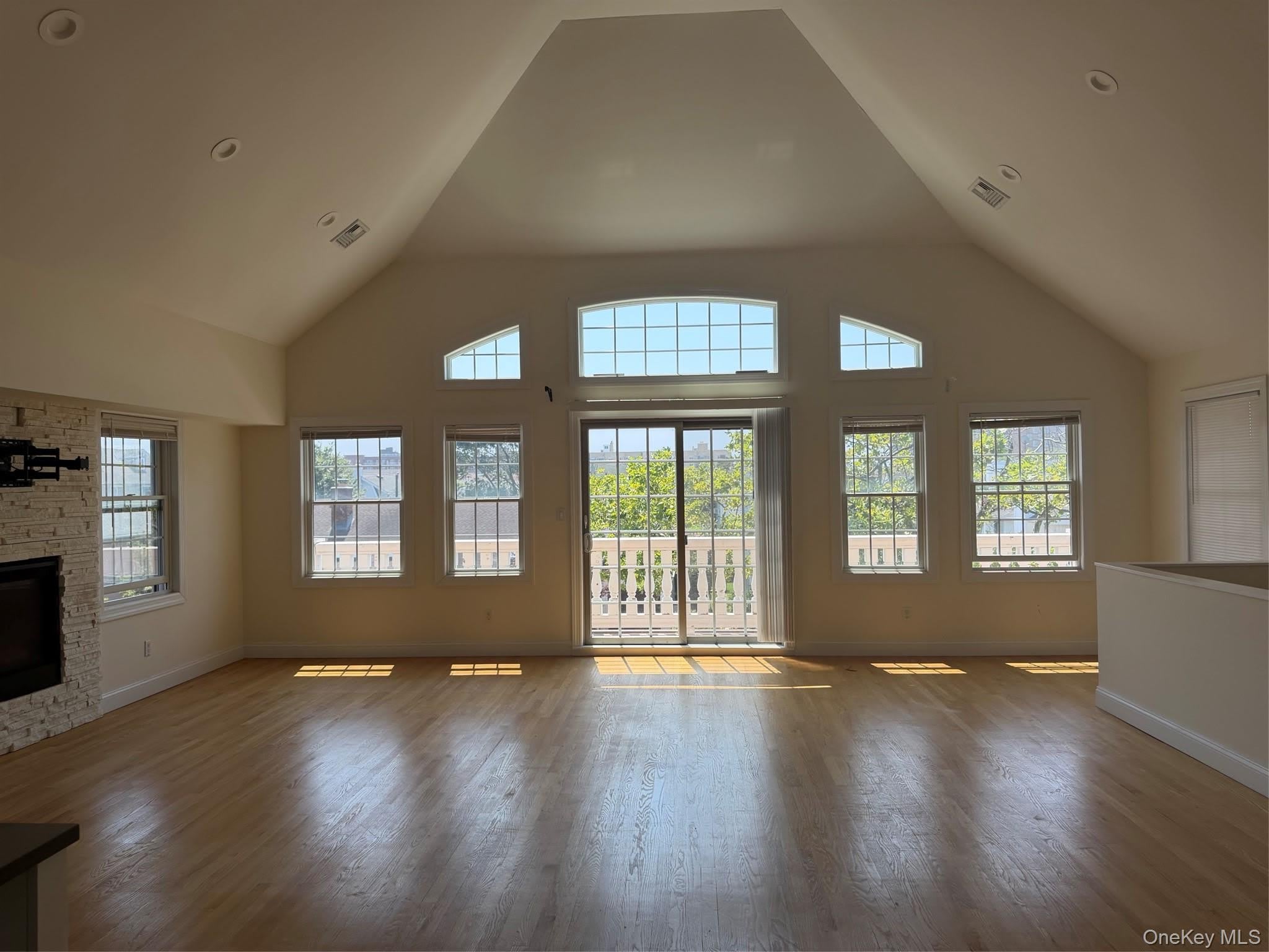 621 E Olive Street – photo 2