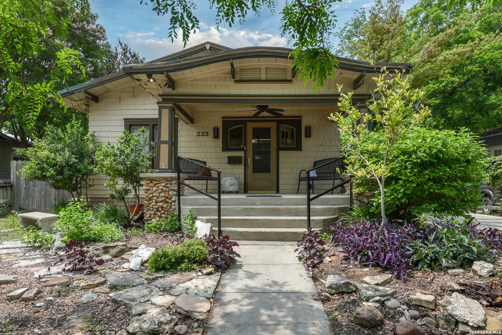 222 S ACADEMY AVE – photo 1