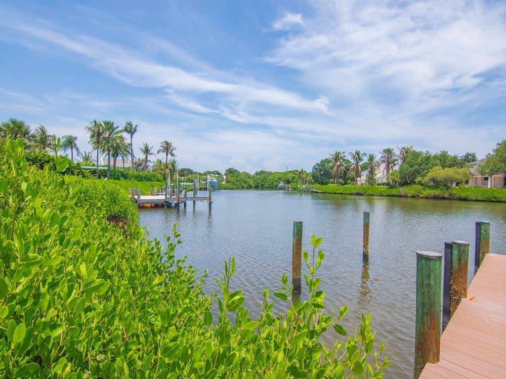 609 Lake Drive – photo 2